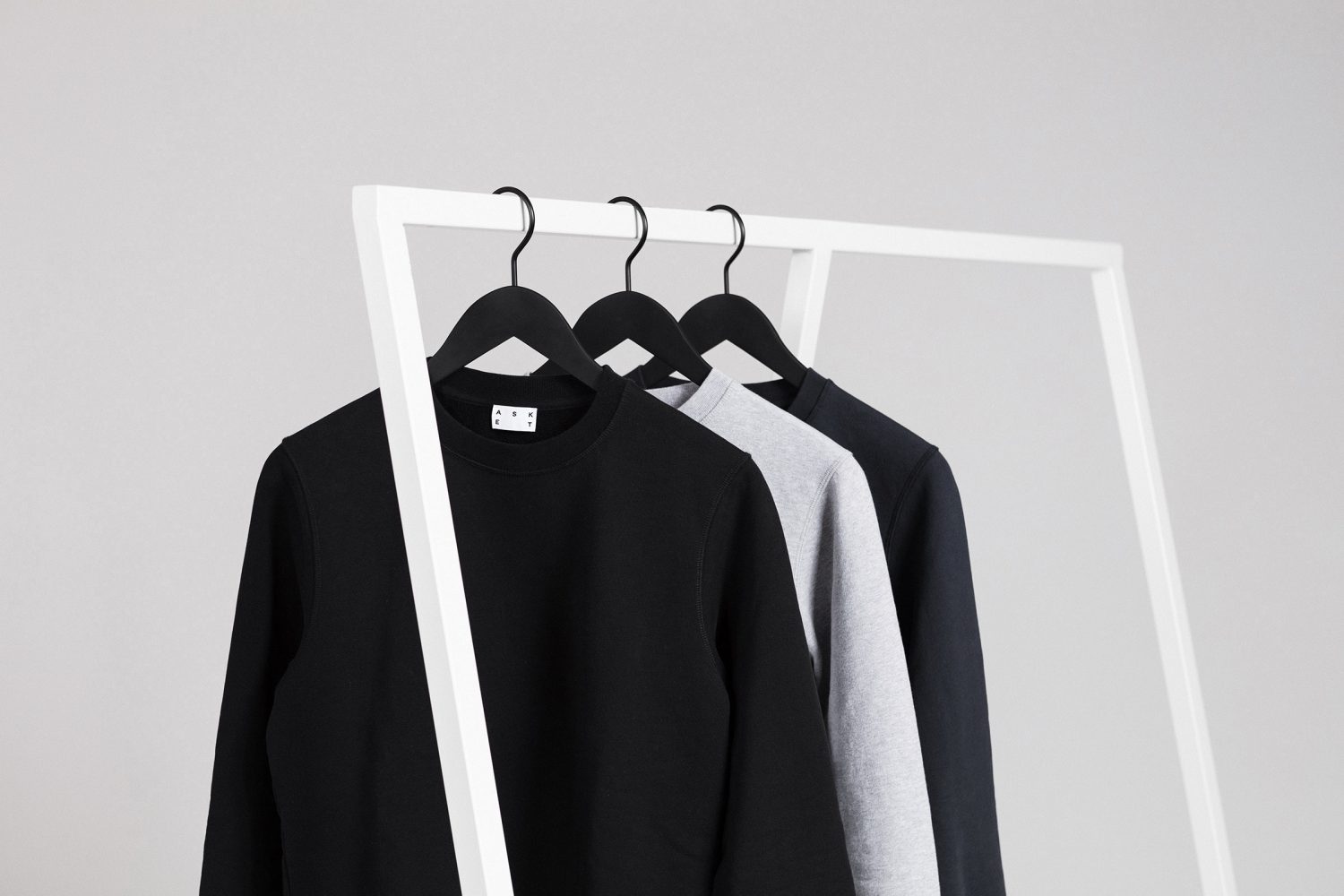 minimalist wardrobe